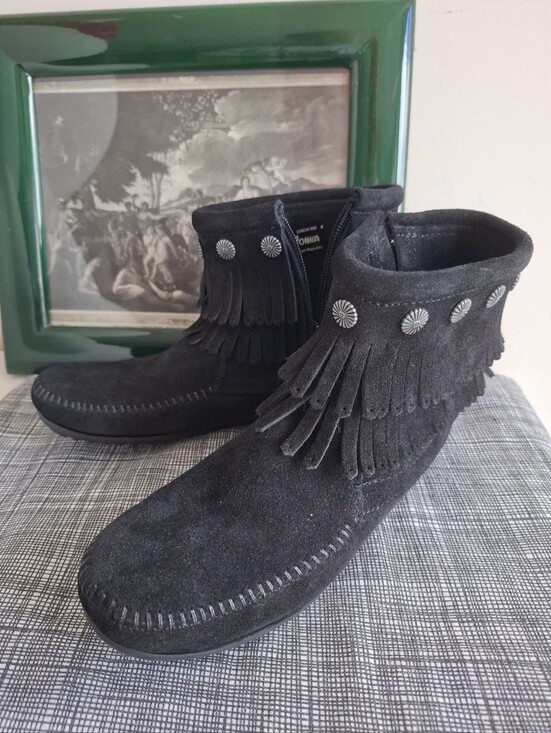Minnetonka Shoes - MINNETONKA Double Fringe Boots / 7